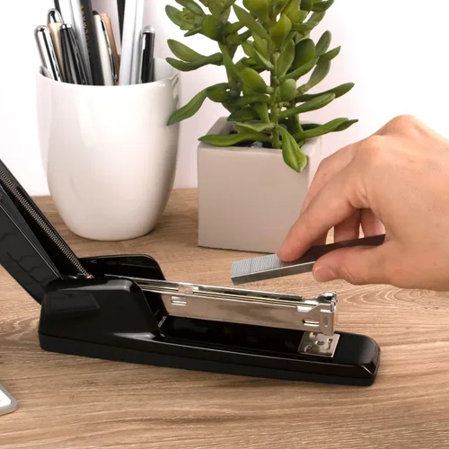Vista 7 de Swingline 747 - Engrapadora icónica de escritorio, capacidad para engrapar 25 hojas, engrapadora resistente para suministros de escritorio, oficina