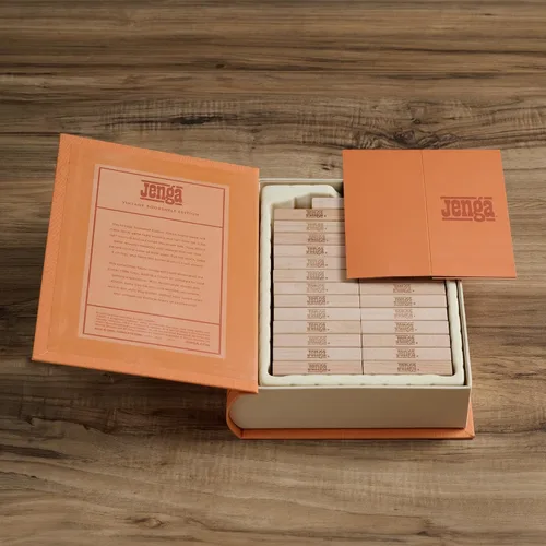 Vista 6 de WS Game Company Jenga - Estantería vintage con funda y funda envuelta en lino, 54 bloques de madera dura y funda apilable, juego clásico de Jenga