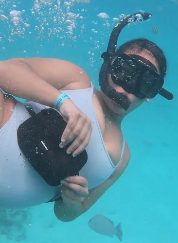 Vista 3 de DRENCH Paquete de aventura impermeable – Riñonera sumergible + bolsa impermeable para teléfono Bolsas secas IPX8 e IP68 para natación, esnórquel