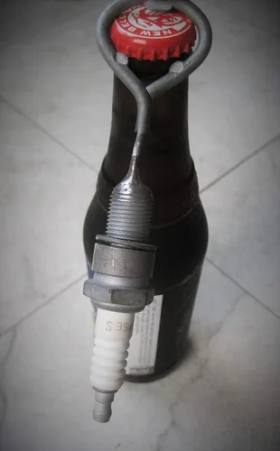 Vista 2 de Spark Plug Bottle Opener - Unique Gift for Car Enthusiasts and Gearheads