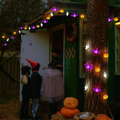 Vista 6 de Luces de Cadena de Halloween, 16.4 pies, 30 LED, Calabaza Murciélago Fantasma, Funciona con Pilas, Luces Naranjas y Moradas con Efecto Naranja