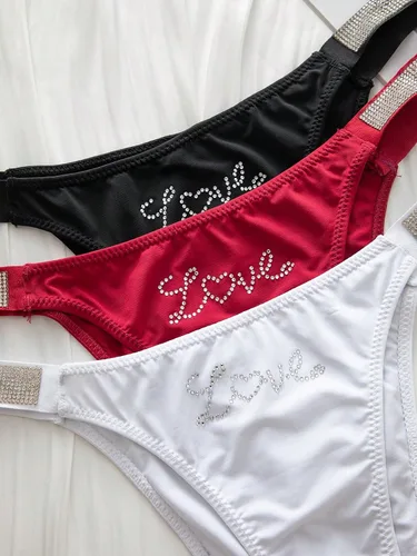 Vista 6 de GORGLITTER Bragas de tanga de 3 piezas para mujer, con estampado de letras y diamantes de imitación, ropa interior de tiro bajo