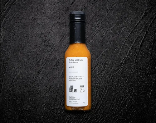 Vista 5 de Joe Rogan x Half Face Blades x Señor Lechuga Hot Sauce .5326 Tomates reliquia, trufa de invierno, segadores