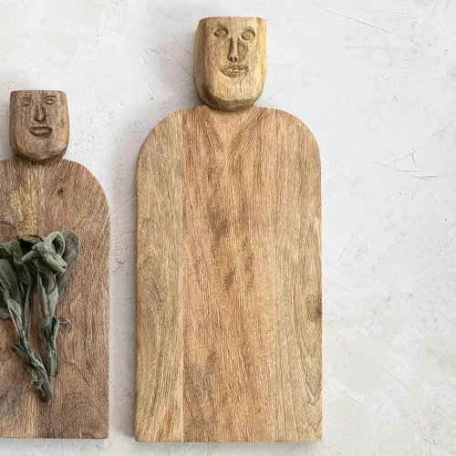 Vista 2 de Creative Co-Op Large Hand-Carved Mango Wood Cheese Slicer and Cutting Board with Face Handle Design and Combed Finish, Natural
