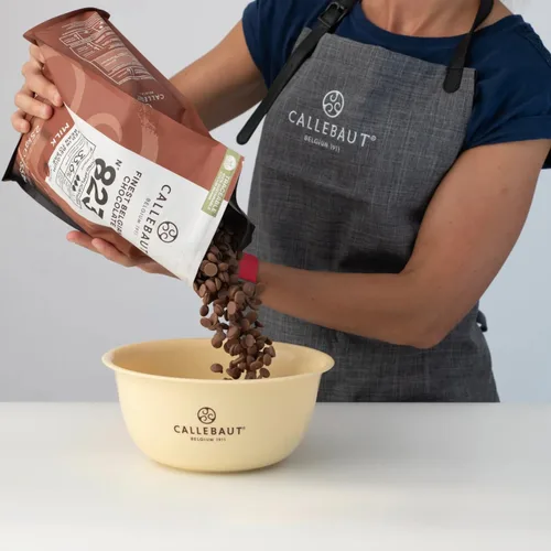 Vista 4 de Callebaut Receta No. 823 El mejor chocolate con leche belga con 33.6% de cacao, 20.8% de leche, 5.51 libras