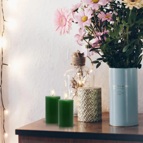 Vista 4 de Velas de pilar verde de 2 x 3 pulgadas, velas de columna sin perfume sin goteo para el día de San Patricio, mesa de cena, Navidad, boda, relajación