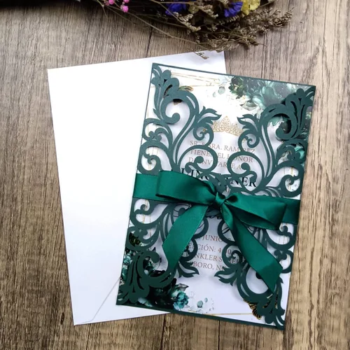 Vista 17 de 25 tarjetas de invitaciones de boda cortadas con láser verde oliva con sobres, hojas interiores en blanco, cintas para boda, despedida de soltera