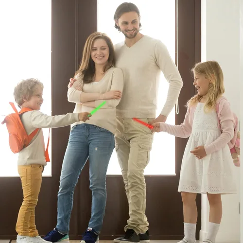 Vista 6 de SaberChops - Palillos de sable de luz con luz LED de Star Wars, reutilizables, 8 modos de color, 4 pares gratis, llavero de halcón milenario