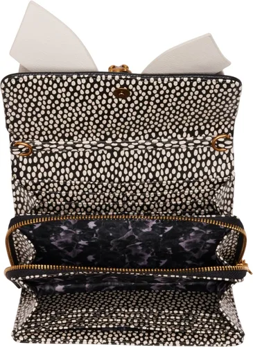 Vista 4 de Betsey Johnson Billetera con lazo para perro Bull en cadena, negroblanco, NegroBlanco