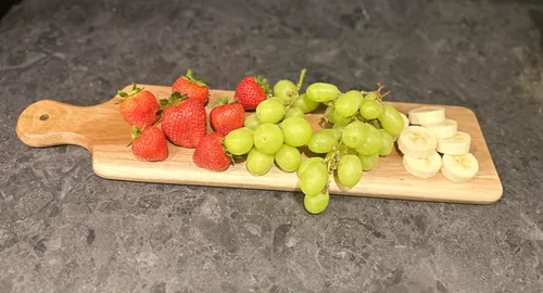 Vista 3 de Mrs. M's Floral Cart Plato para huevos y tabla de embutidos - Fabricado con madera de acacia de alta calidad, fácil de lavar y utilizado como