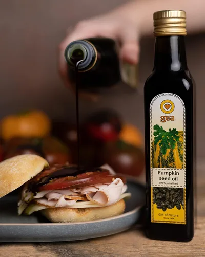 Vista 7 de Aceite de semilla de calabaza de Estiria original GEA 8.4oz (8.5 fl oz) 100% natural, sin refinar, vegano, sin gluten, kosher, sin OMG en botella