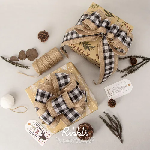 Vista 2 de Ribbli Cinta de arpillera navideña con alambre, diseño a cuadros de búfalo con arpillera de 2-1/2 pulgadas x 10 yardas continuas, cinta de Navidad