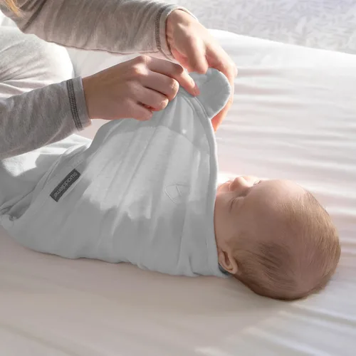 Vista 10 de SwaddleMe by Ingenuity Original Swaddle, 100% algodón, mejora el sueño y calma el reflejo de sobresalto, 0-3 meses, 1.0 TOG, paquete de 3, manta