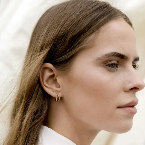 Vista 2 de PAVOI 14K Gold Plated Sterling Silver Split Hoop Huggie Earrings in Rose Gold, White Gold and Yellow Gold