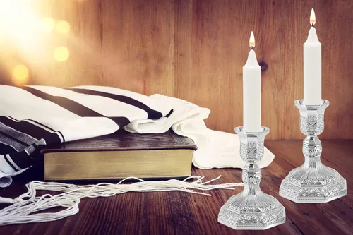 Vista 2 de The Dreidel Company Shabbat Candelabros Candelabros Plateados, Juego de 2 Candelabros Estilo 2