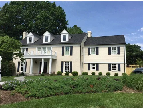 Vista 19 de Ekena Millwork Vinilo estándar, dos paneles iguales con persianas de panel elevado, LP2S12X03900MB