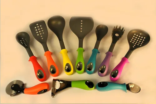 Vista 4 de Uniware Utensilios de cocina antiadherentes profesionales con mango pesado y soportes de herramientas integrados (juego de 7, 1 unidad cada uno)