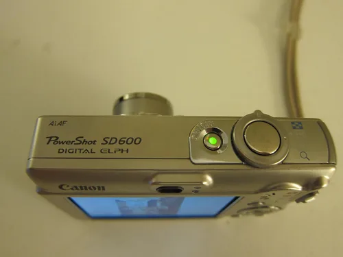 Vista 5 de Canon PowerShot SD600 6MP Cámara digital Elph con zoom óptico 3x (Modelo antiguo)