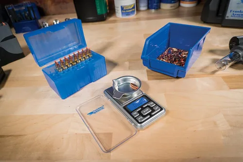 Vista 3 de Frankford Arsenal DS-750 Escala de Recarga Digital con Pantalla LCD para Recarga, Pesaje, Balanza