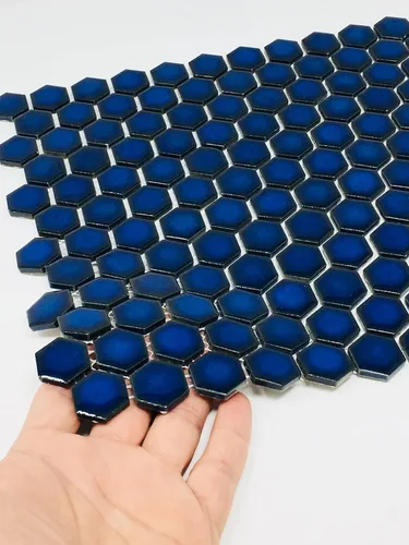 Vista 6 de Tenedos Azulejo de mosaico de porcelana hexagonal azul cobalto de 1 pulgada con acabado brillante, caja de 5 hojas para cocina, salpicadero, baño