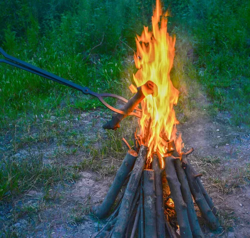 Vista 6 de Pinzas de fuego de 40 pulgadas de alta resistencia, herramienta de agarre de leña con forma de tijera serrada, pinzas con forma de garra de tronco