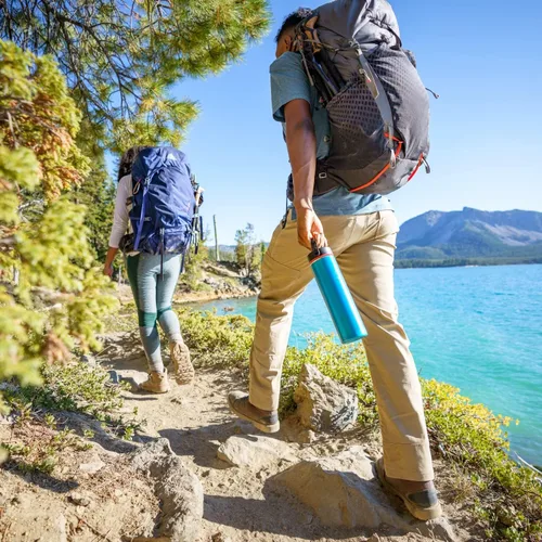 Vista 8 de Hydro Flask Botella de agua ligera de la serie Trail con tapa flexible estándar y aislamiento al vacío de doble pared