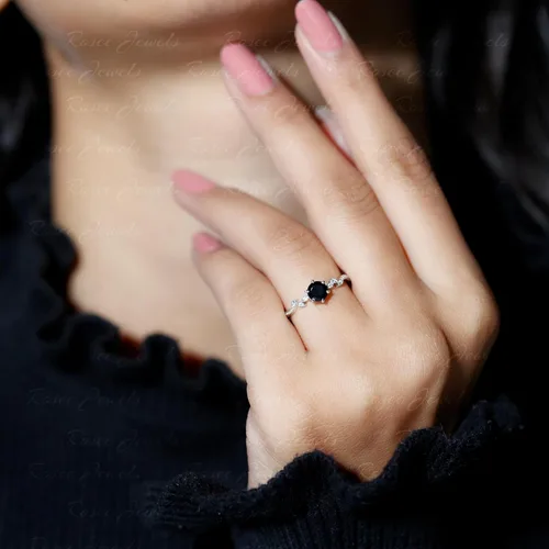 Vista 4 de Anillo de promesa de ónix negro natural con diamante para mujer, anillo de hoja de cuentas Calidad AAA