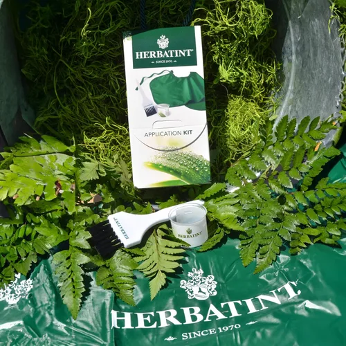 Vista 4 de Herbatint Kit de aplicación de color de cabello, incluye cepillo, capa y taza medidora, aplicación de tinte reutilizable y ecológica, 1 paquete