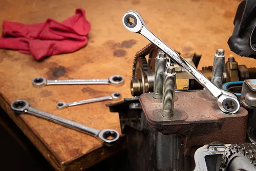 Vista 8 de GEARWRENCH Juego de llaves E-Torx de trinquete de caja doble de 4 piezas - 9224D, plata