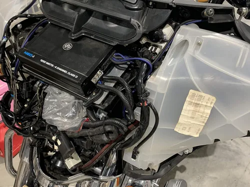 Vista 5 de Soporte de amplificador compatible con Harley Davidson. Soporte de amplificador grande para bicicletas de murciélago de 2014 a presentar para todos