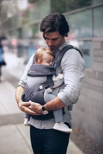 Vista 6 de Mochila portabebés Ergobaby 360 para todas las posiciones, ergonómica, galardonada, de malla, color gris, talla única , Gris carbón