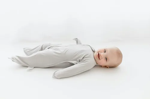Vista 8 de Transition Swaddle - Manta portátil para bebé, saco de dormir acogedor, envoltura con cremallera de 2 vías, 95% viscosa de bambú, 5% elastano