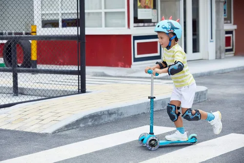 Vista 8 de Micro Kickboard Mini LED Kids Scooter for Ages 2-5 Children up to 110 lbs 3 Wheel Lean-to-Steer Design Adjustable T Bar Smooth Ride