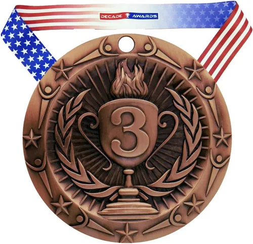Decade Awards Medalla de Primer Lugar, Clase Mundial - 3 Pulgadas de Ancho - Medalla de Oro con Cinta para el Cuello de Estrellas y Rayas - Perfecta
