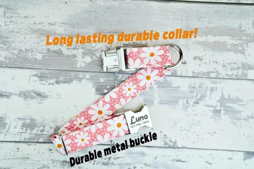 Vista 4 de Collar de perro floral de margaritas rosadas con hebilla de metal o plástico, hecho a mano, collar personalizado grabado personalizado, 1 pulgada