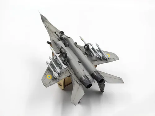 Vista 5 de ICM 72143 - Modelo de avión ''Radar Hunter', Avión militar plástico MiG-29 '9-13' Caza ucraniano con misiles HARM - Escala 1:72