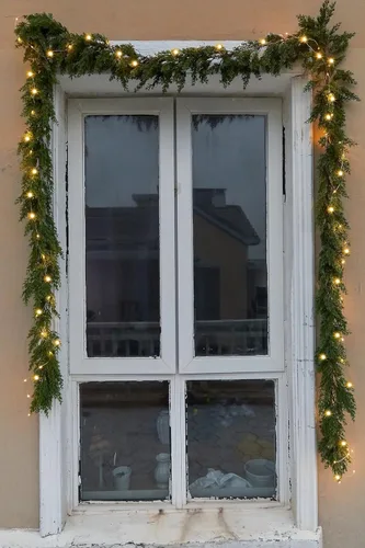 Vista 7 de Guirnalda de Navidad artificial de PARTY JOY de 6 pies con cadena de luces LED, guirnalda de ciprés de aguja de pino para decoración de vacaciones