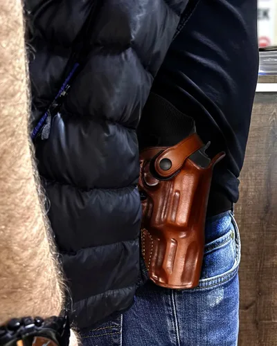 Vista 2 de Funda de cuero prémium para revólver OWB con correa de retención, se adapta a Taurus Judge (hasta 3 pulgadas de cilindro) 4510 con marco de acero
