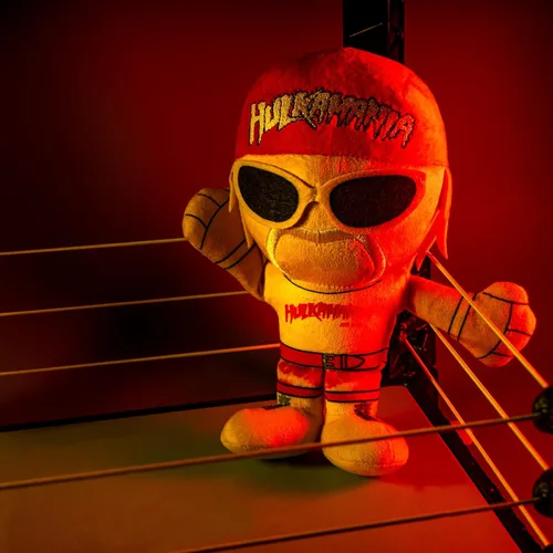 Vista 4 de Bleacher Creatures WWE Kuricha Bundle: Hulk Hogan y Macho Man Randy Savage Kuricha Peluches