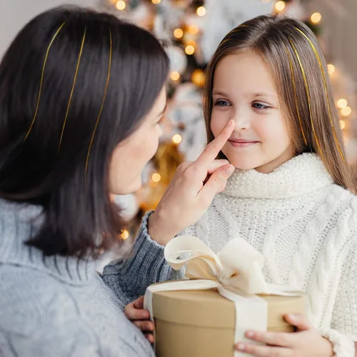 Vista 4 de WILLBOND 5000 hebras doradas de oropel de carámbano de Navidad para decoración de árbol de Navidad, cortina de flecos de papel metálico de 18