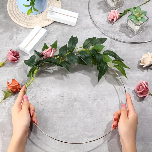 Vista 5 de Hicarer 64 piezas de centro de mesa de San Valentín de 12 pulgadas con soporte de madera a granel para decoración de mesa de boda, coronas colgantes