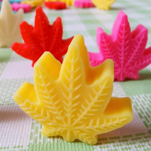 Vista 4 de Mini moldes de silicona con forma de corazón y hojas para chocolate, gomitas, dulces, pequeñas golosinas