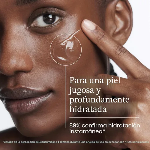 Vista 5 de Neutrogena Refresh & Hydrate Set de Cuidado de la Piel, Set de Regalo con los Imprescindibles de Tate McRae, Incluye Toallitas Desmaquillantes