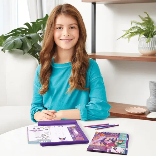 Vista 6 de Make It Real - Cuaderno de bocetos de boda real de Disney Descendants con mesa de luz de trazado. Kit de dibujo y trazado de diseño de moda