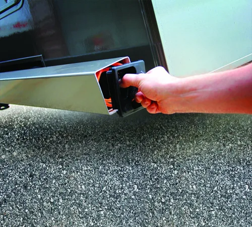 Vista 2 de Camco 4 Tapa para defensas contra el ingreso de insectos, magnética, 4 pulgadas.