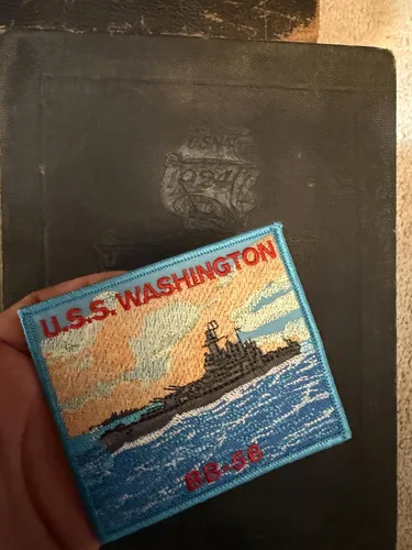 Vista 3 de Parche USS Washington BB-56 – Respaldo de plástico