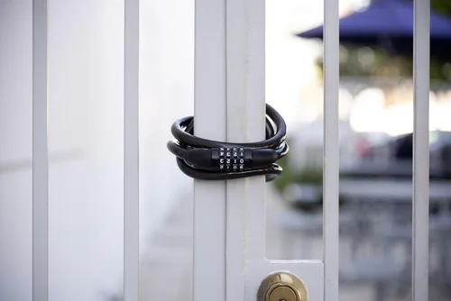 Vista 7 de BRINKS Cable de bloqueo de bicicleta resistente para exteriores de 6 pies, grueso, diseño antirrobo, combinación de 4 diales reiniciable