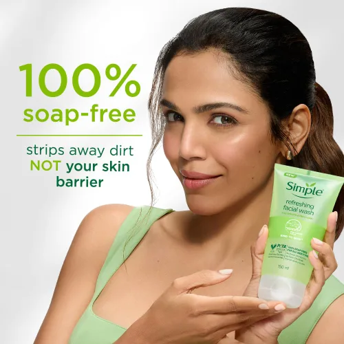 Vista 2 de Gel limpiador facial Simple Kind to Skin refrescante, 150 ml (5 onzas)