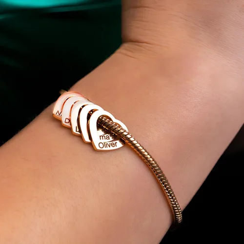 Vista 2 de Pulsera personalizada para mamá – Pulsera personalizada con dije de corazón con 1 – 20 nombres grabados – Pulsera ajustable para mujer – Regalo