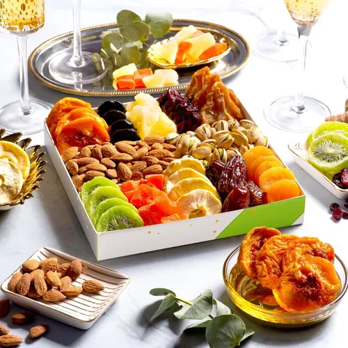 Vista 4 de NUT CRAVINGS - Cesta de regalo con arreglo floral de frutas secas navideñas en cesta de regalo de madera en forma de manzana + bandeja (9 surtido)